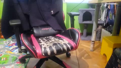 XWild94 online show from February 15, 9:08 am