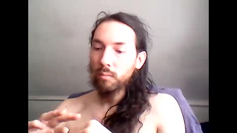 essentiapresence online show from December 4, 7:06 pm