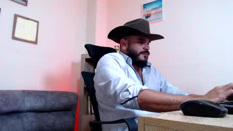Esteban Fernandez online show from May 5, 8:42 am
