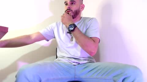 Snapshot of esteban_fer chatting on December 22, 1:00 pm Esteban Fernandez online show from December 22, 1:00 pm