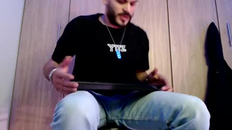 Snapshot of esteban_fer chatting on January 18, 3:27 pm Esteban Fernandez online show from January 18, 3:27 pm