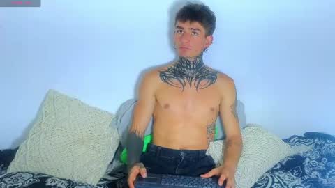 Esteban independent model online show from July 1, 8:50 pm