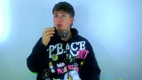 Esteban independent model online show from March 12, 3:18 pm