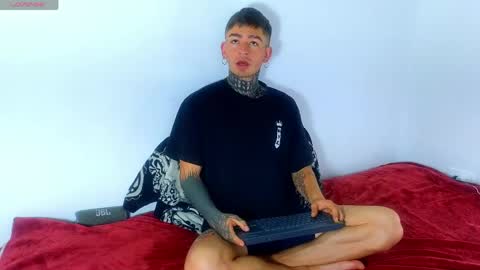 Esteban independent model online show from May 13, 9:52 am