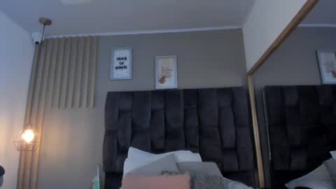 estefania__gomez online show from February 19, 8:10 pm