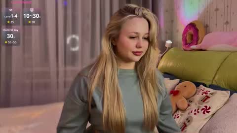 Estella online show from January 12, 2:57 pm