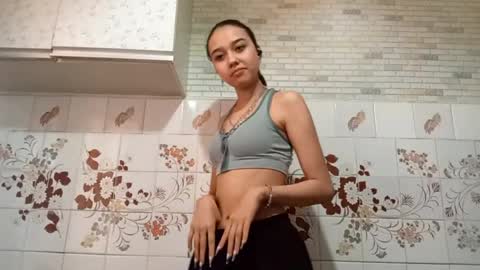 estellekirbo online show from March 28, 1:23 pm