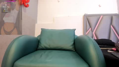 esterlindez online show from July 8, 8:34 pm