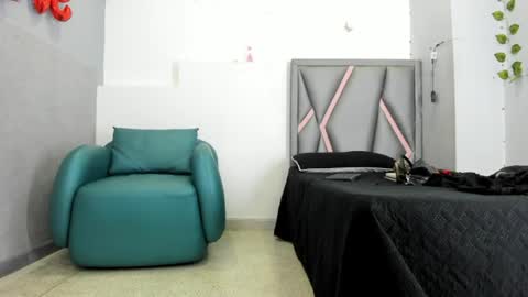 esterlindez online show from July 16, 8:56 pm