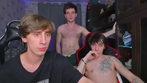 Snapshot of esthetics_boys chatting on February 21, 1:33 am LOUIS online show from February 21, 1:33 am