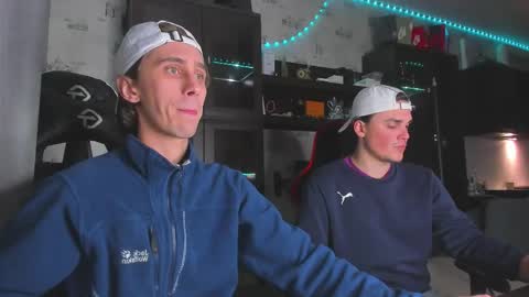 Snapshot of esthetics_boys chatting on September 28, 11:36 pm LOUIS online show from September 28, 11:36 pm