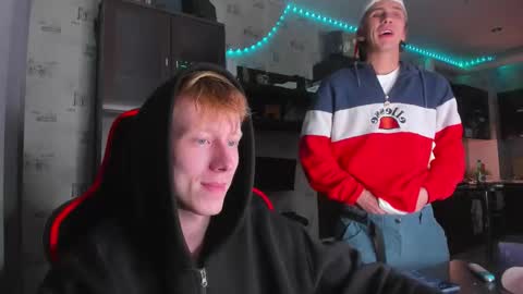 Snapshot of esthetics_boys chatting on October 3, 1:48 am LOUIS online show from October 3, 1:48 am