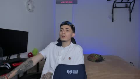 estivenvel online show from April 27, 2:14 pm