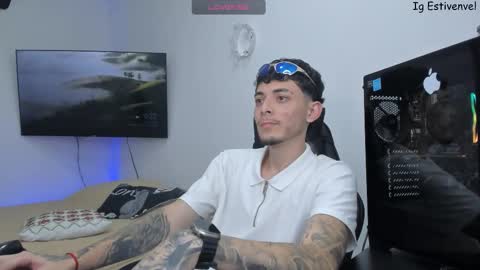 estivenvel online show from February 19, 2:22 am