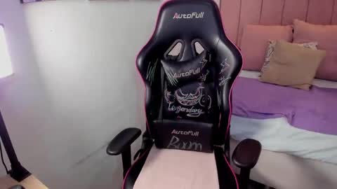 Estrella  online show from April 18, 7:58 pm