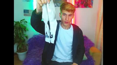 Snapshot of estrellita__jordan chatting on February 6, 2:33 am JORDAN online show from February 6, 2:33 am