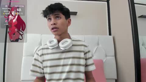 Snapshot of ethan_westt chatting on September 22, 8:57 pm Ethan online show from September 22, 8:57 pm