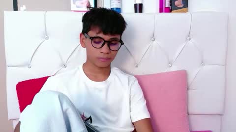 Ethan online show from February 3, 8:35 pm