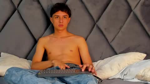 ethanlowell online show from February 17, 1:58 am