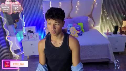 ette online show from March 7, 3:17 am