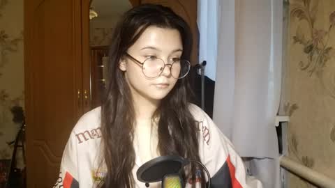 Lily 1st day online show from May 20, 3:18 pm