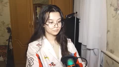 Lily 1st day online show from May 23, 6:59 pm