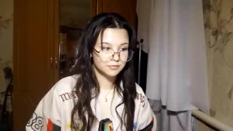 Lily 1st day online show from May 21, 6:47 pm