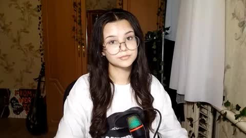 Lily 1st day online show from May 25, 3:18 pm