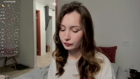 Veronica Tiia Lilith left to right online show from April 3, 8:16 pm