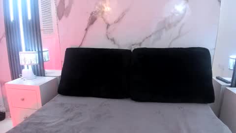 E V A online show from September 13, 8:55 pm