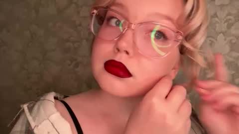 Snapshot of eva_kittenn chatting on September 11, 1:40 am eva_kittenn online show from September 11, 1:40 am