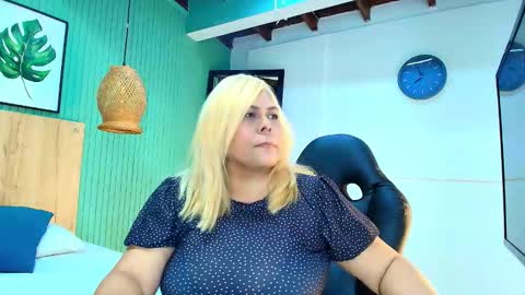 eva_love49 online show from March 5, 7:34 pm