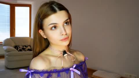 Hello my name is Eva its my first day here online show from April 16, 9:20 am