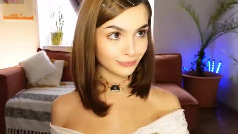 Hello my name is Eva its my first day here online show from November 11, 7:54 am