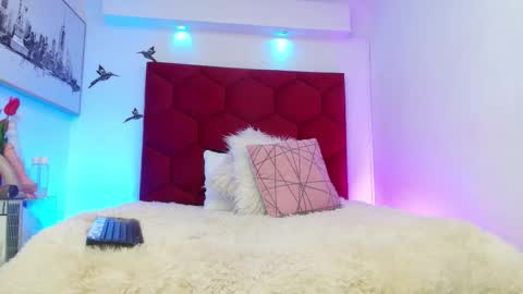 EVA GODDESS  online show from January 14, 8:17 pm