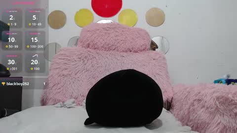 EVA  online show from February 4, 5:06 pm