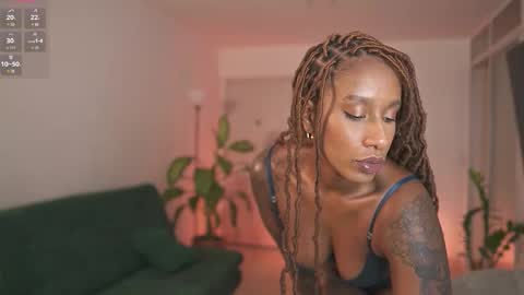 evajacksss_ online show from December 17, 11:11 pm