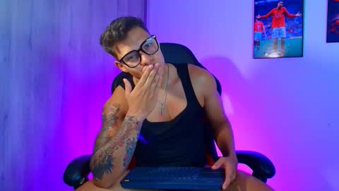 Snapshot of evan_greey chatting on October 9, 7:03 am EVAN GREY online show from October 9, 7:03 am