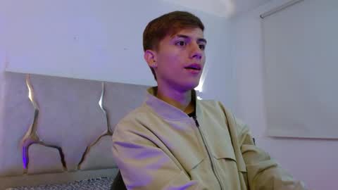 evan_tay online show from April 6, 3:15 am