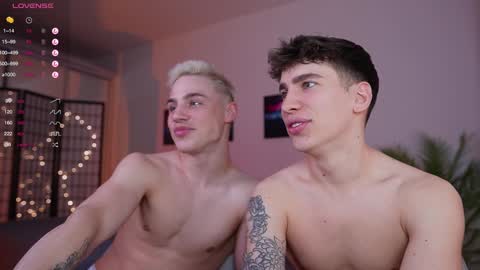 Snapshot of evan_white_ chatting on January 21, 5:20 pm evan_white_ online show from January 21, 5:20 pm