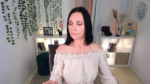 Evanessa online show from November 26, 7:49 am