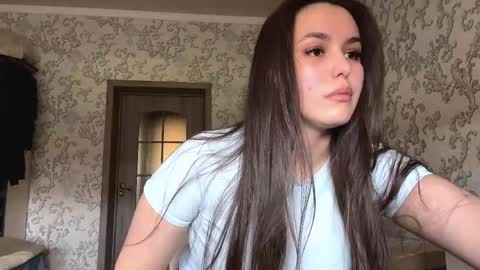 Mia online show from May 8, 9:37 am