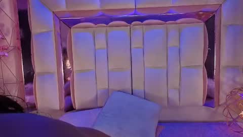 eVANGELINE online show from April 7, 3:03 pm