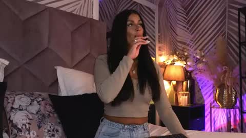 EvaRhea online show from April 21, 3:13 am