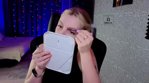 evavibe online show from February 9, 6:11 pm