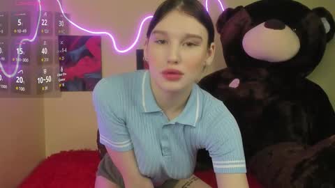 Snapshot of evelinalu chatting on February 8, 1:43 am Evelina online show from February 8, 1:43 am