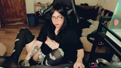 evelyn420521 online show from July 25, 6:50 pm