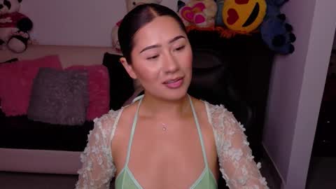 Snapshot of evelyn_ch_ chatting on October 22, 3:13 pm Evelyn online show from October 22, 3:13 pm