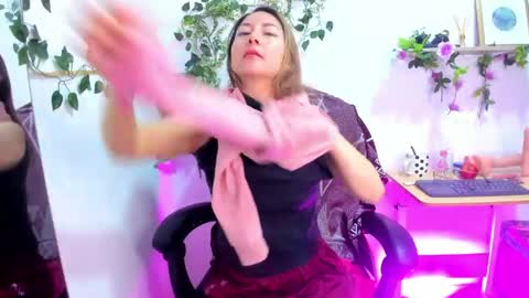 evelyn_miller___ online show from April 20, 7:50 pm