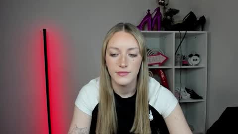 evelynblond online show from April 21, 12:23 pm